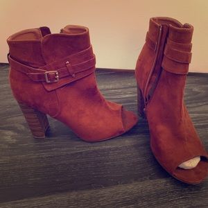 Sz 8.5 Just Fab Booties